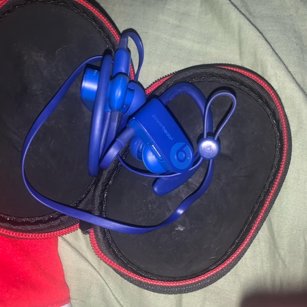 Powerbeats 3 and Jbl Wireless Heaphones